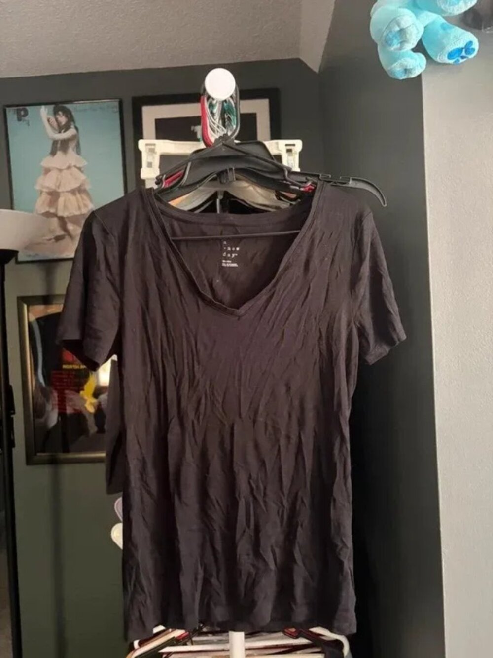 A New Day Black V-Neck T-Shirt – Size M